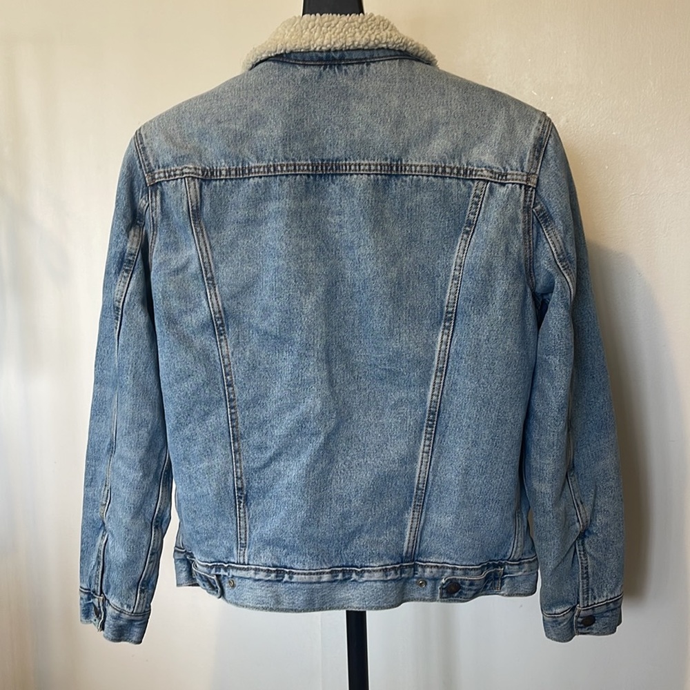 LEVIβS STRAUSS & Co. Original Sherpa lined w hand pockets JACKET size MEDIUM - Picture 4 of 16